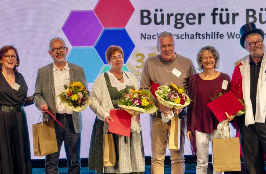 Die Eröffnungsrede vom 1. Bürgermeister, ein Film von Sigi Menzel über unseren Verein und eine tolle, humorvolle Performance unseres Schirmherren Josef Brustmann - das war das Rahmenprogramm unserer Jubiläumsfeier. Mehr Impressionen folgen bald!